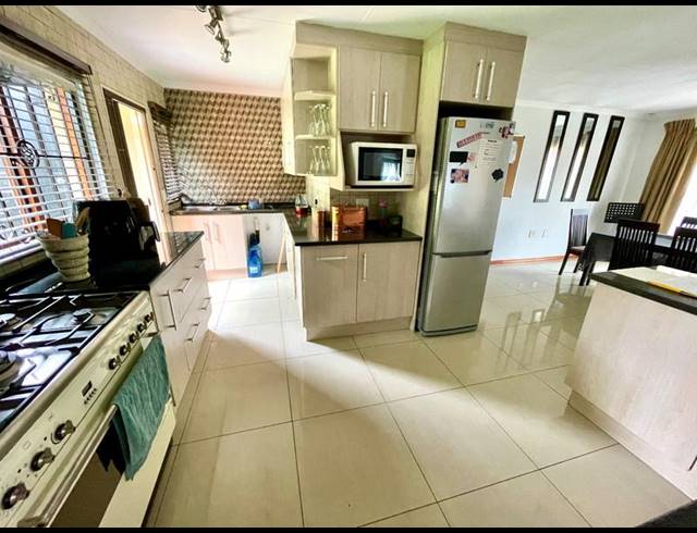 3 BEDROOM HOUSE FOR SALE IN NOORDHEUWEL